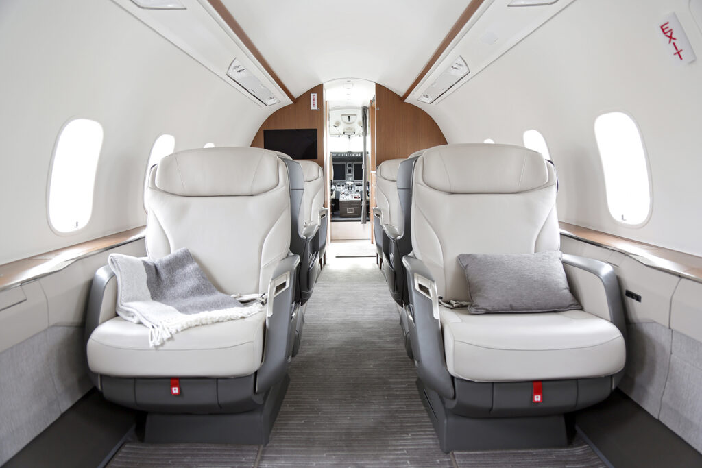 Challenger 3500 Interior